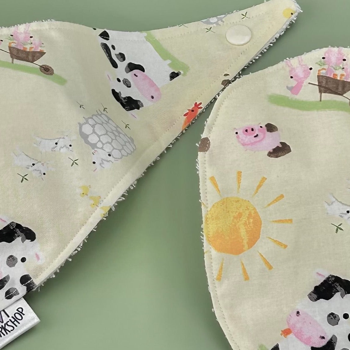 Farm animals, dribble bib & face cloth, baby gift sets